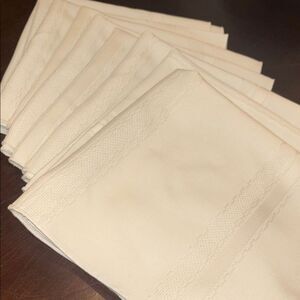 8 Elegant Cream Napkins